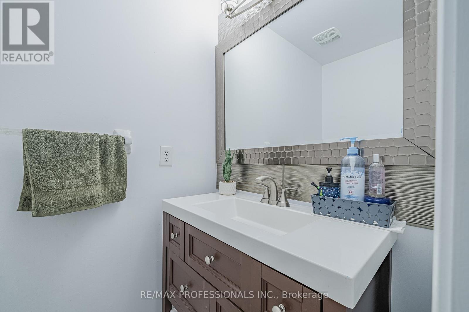 9720 Mclaughlin Road, Brampton, Ontario  L6X 0T8 - Photo 8 - W13011620