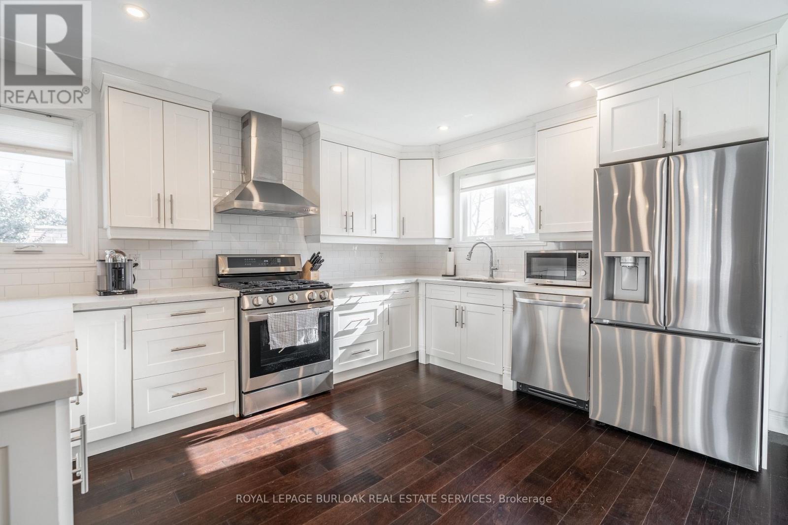 5042 Brady Avenue, Burlington, Ontario  L7L 3X6 - Photo 8 - W12861420