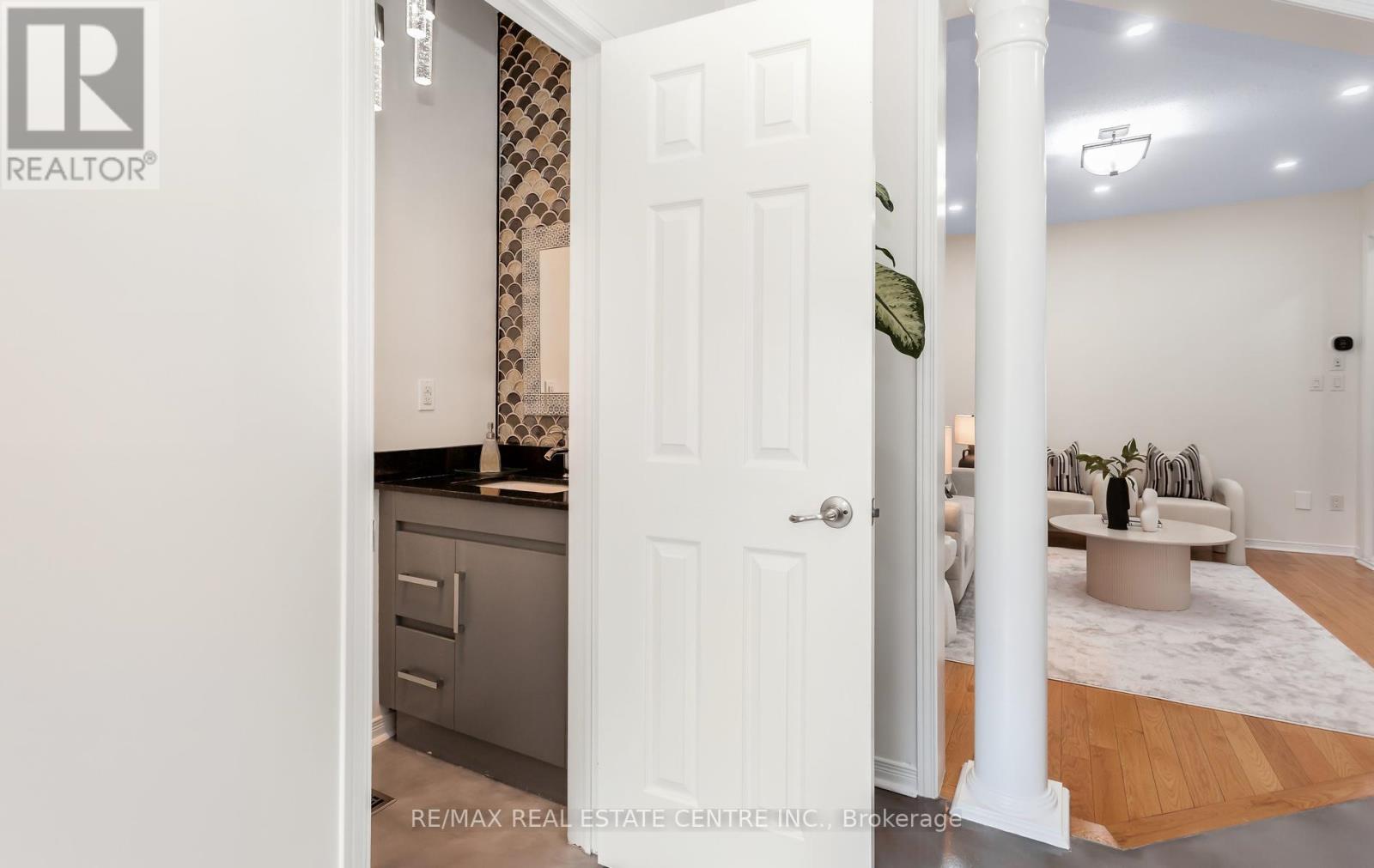 157 Niagara Trail, Halton Hills, Ontario  L7G 0H4 - Photo 5 - W13011486