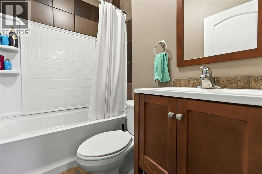 106 Montenaro Crescent, Rural Rocky View County, Alberta  T4C 1A5 - Photo 21 - A2285057