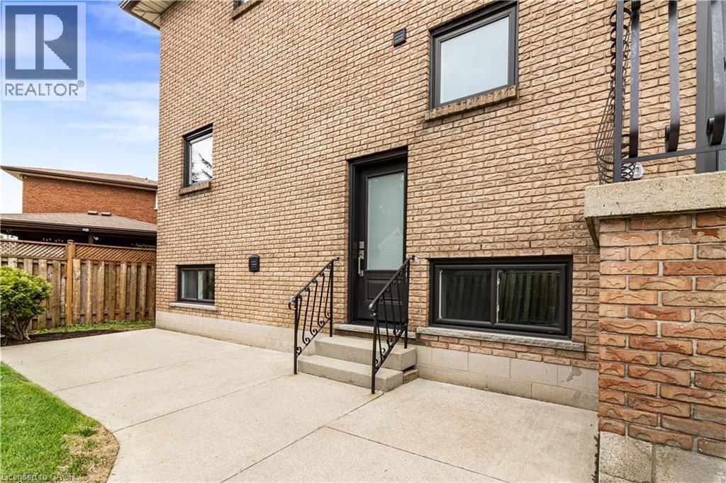 16 Bosna Court, Hamilton, Ontario  L8T 4T6 - Photo 48 - 40808474