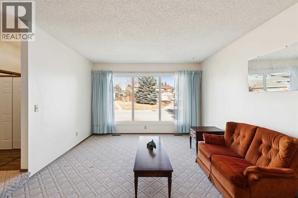 2627 126 Avenue SW, Calgary, Alberta  T2W 3V5 - Photo 3 - A2301465