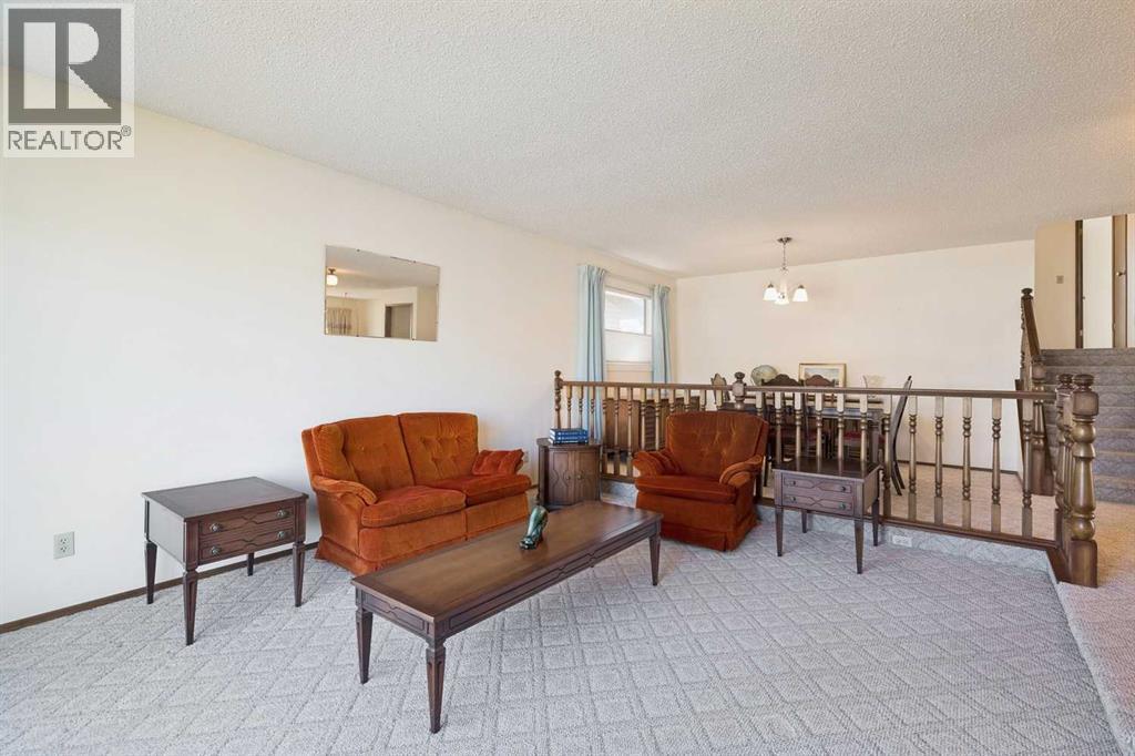 2627 126 Avenue SW, Calgary, Alberta  T2W 3V5 - Photo 5 - A2301465