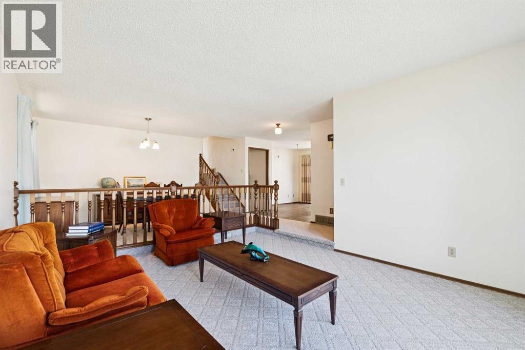 2627 126 Avenue SW, Calgary, Alberta  T2W 3V5 - Photo 6 - A2301465