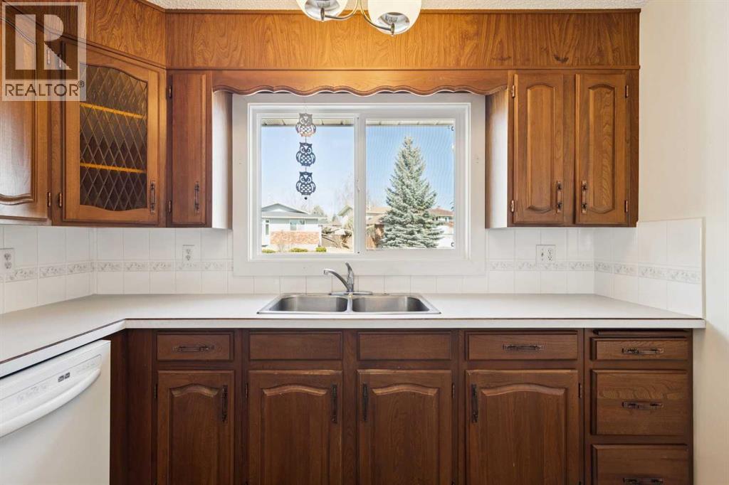 2627 126 Avenue SW, Calgary, Alberta  T2W 3V5 - Photo 13 - A2301465