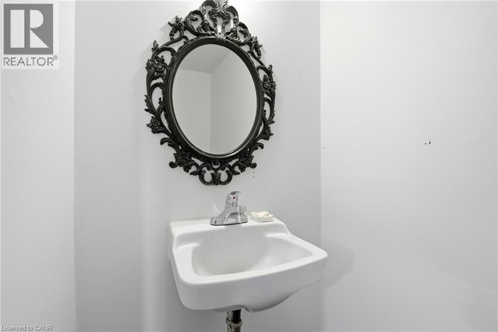 1110 Cannon Street E, Hamilton, Ontario  L8L 2J6 - Photo 9 - 40821524