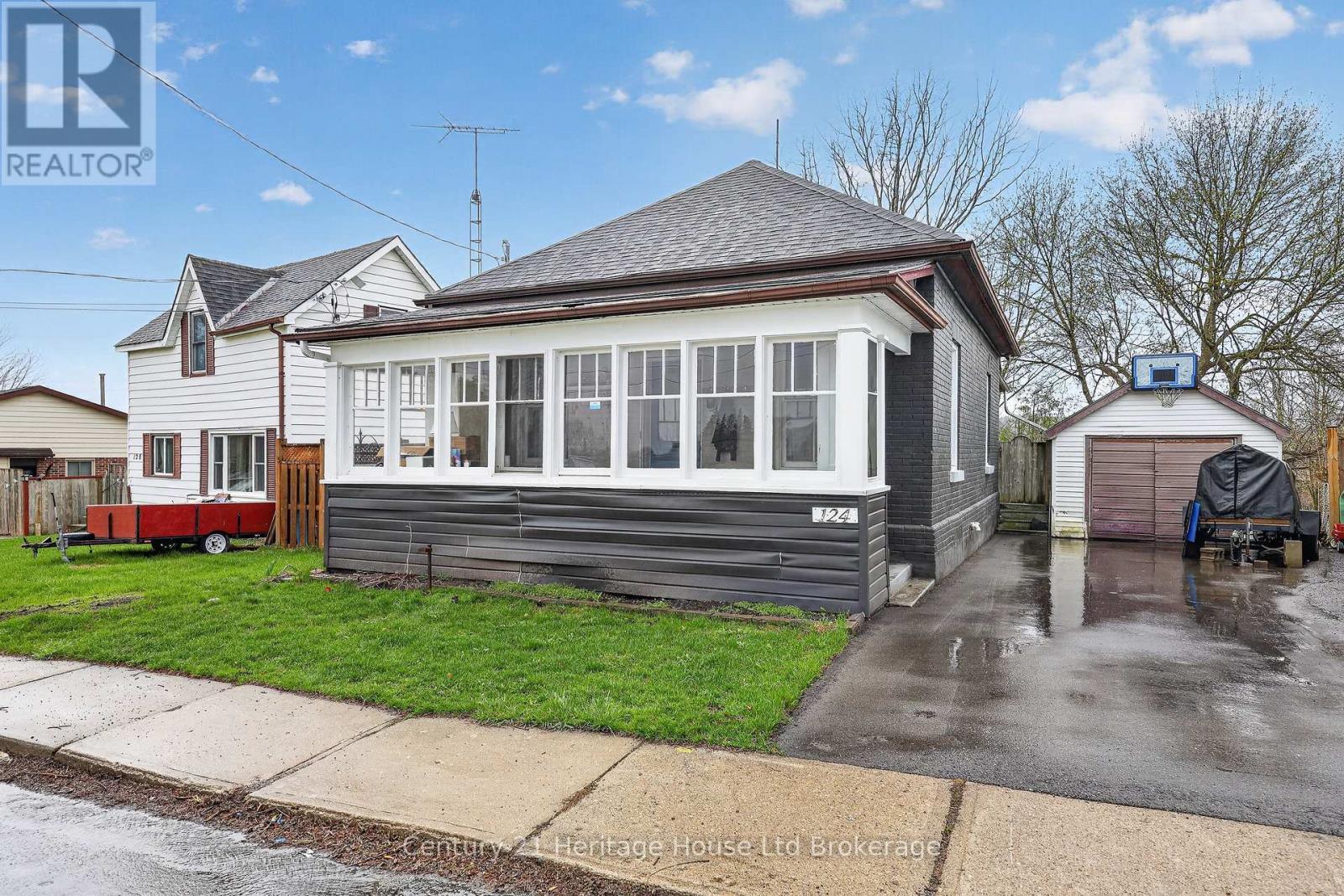 124 EAST PARK DRIVE, Woodstock, Ontario