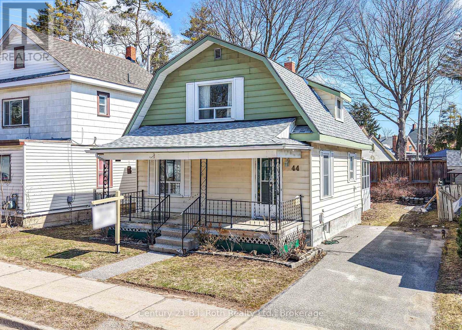 44 WILLIAM STREET, Orillia, Ontario