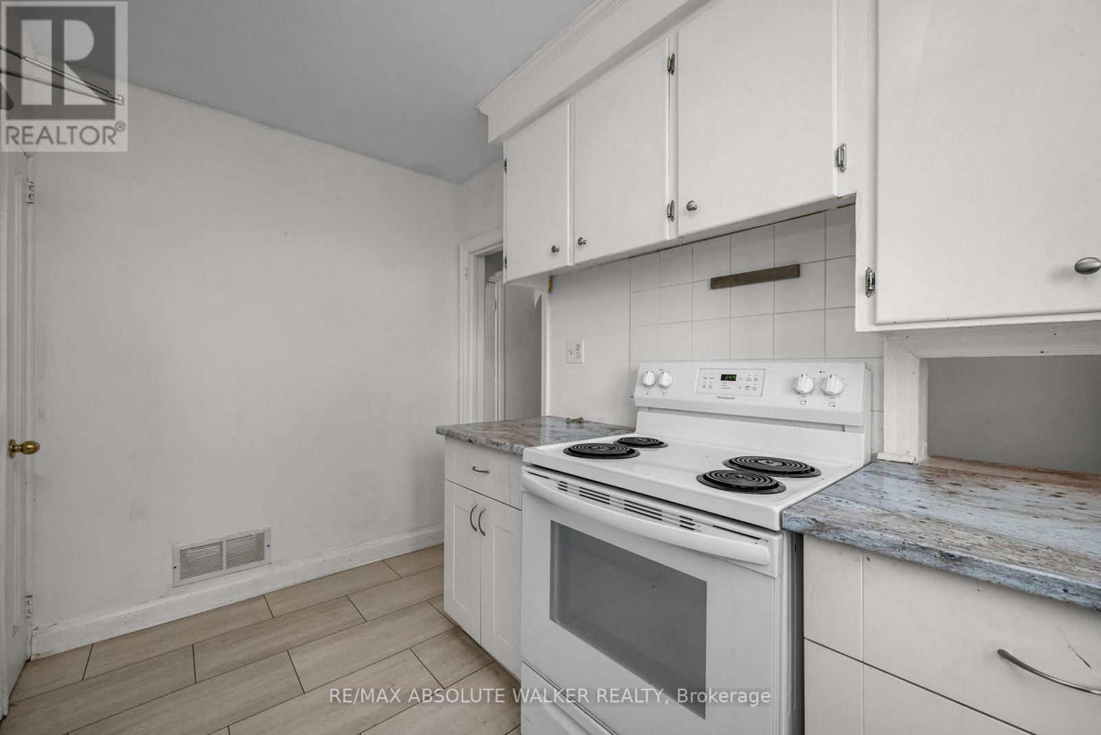 2 - 131 Dagmar Avenue, Ottawa, Ontario  K1L 5T3 - Photo 16 - X12793852