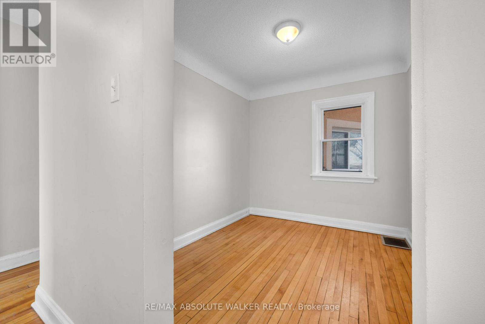 2 - 131 Dagmar Avenue, Ottawa, Ontario  K1L 5T3 - Photo 11 - X12793852