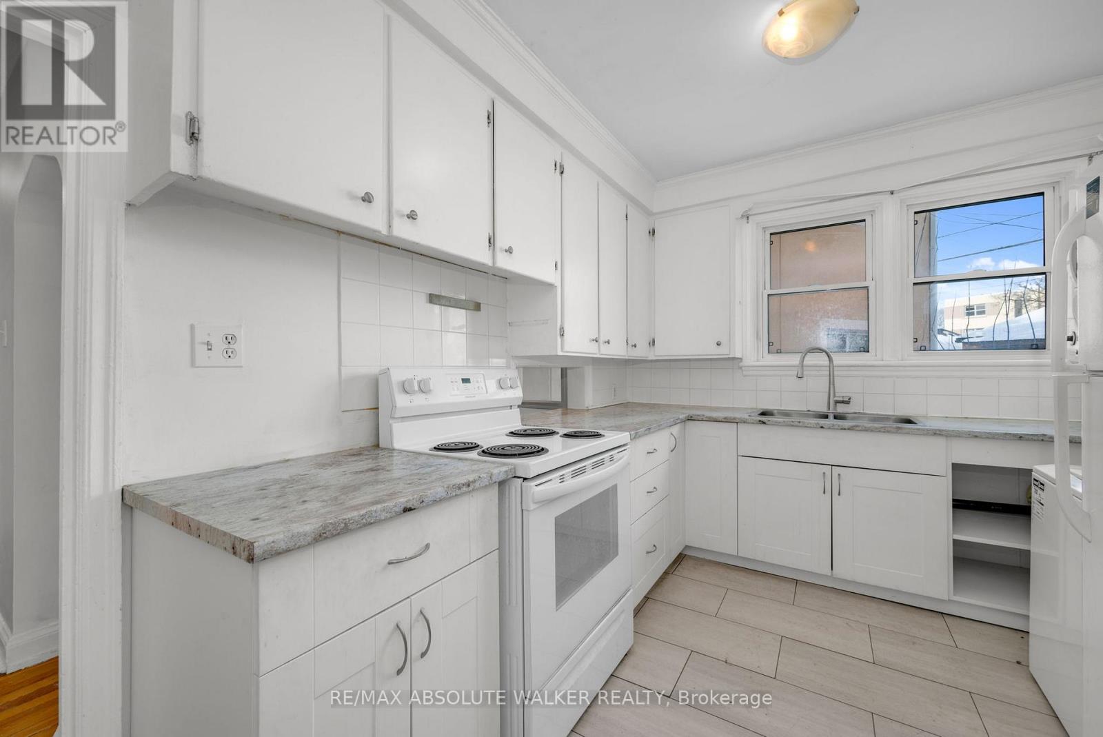 2 - 131 Dagmar Avenue, Ottawa, Ontario  K1L 5T3 - Photo 15 - X12793852