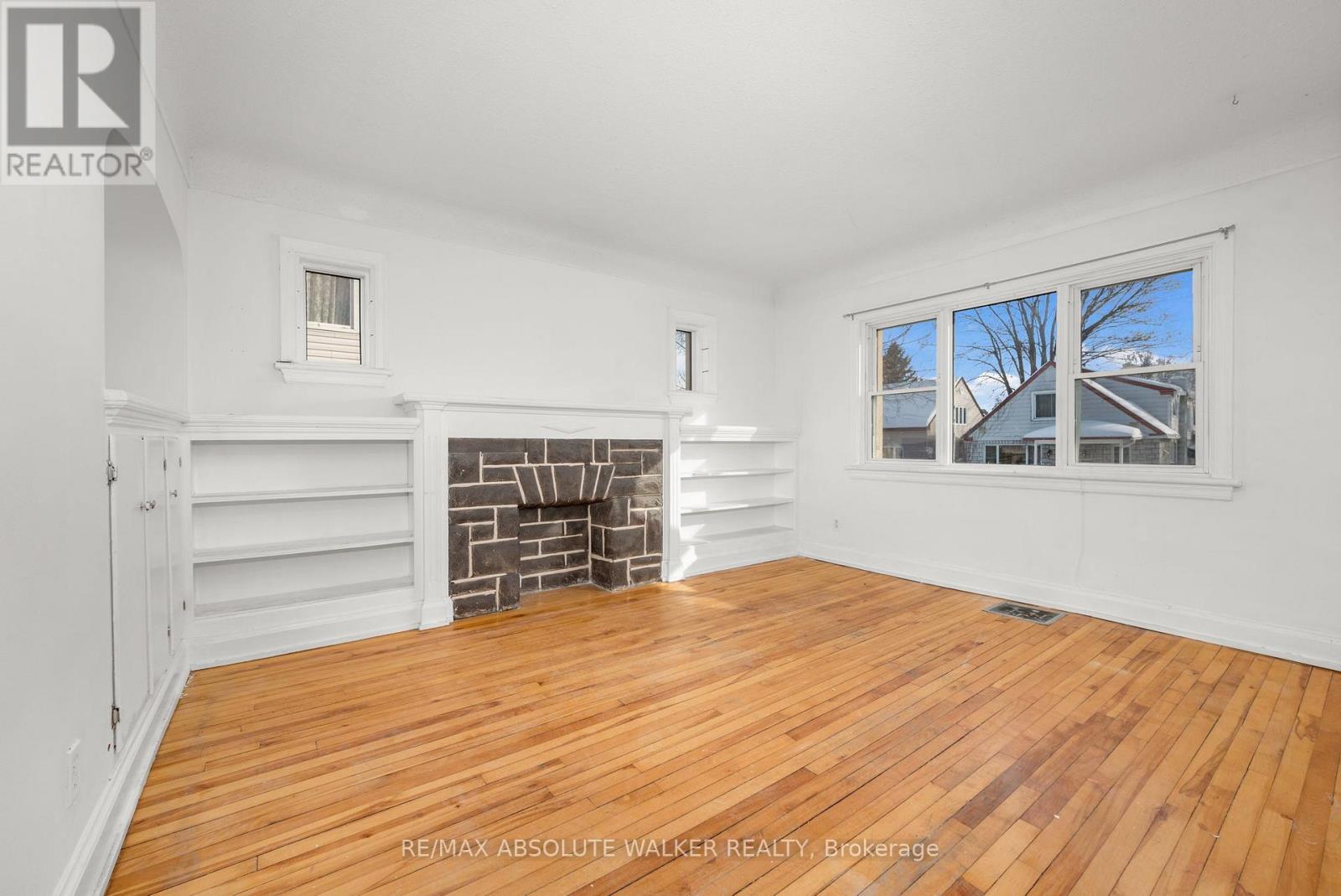 2 - 131 Dagmar Avenue, Ottawa, Ontario  K1L 5T3 - Photo 8 - X12793852