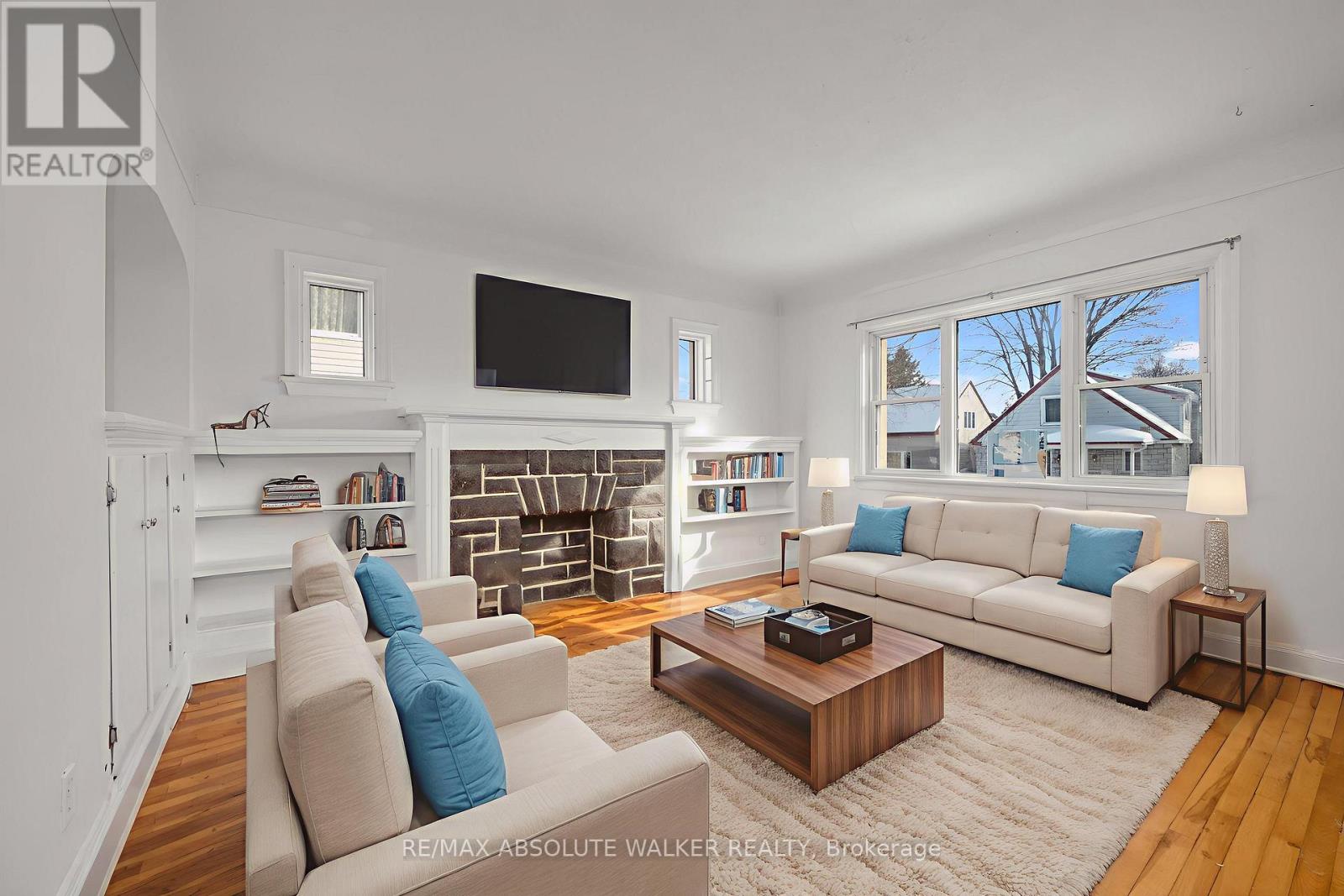 2 - 131 Dagmar Avenue, Ottawa, Ontario  K1L 5T3 - Photo 4 - X12793852