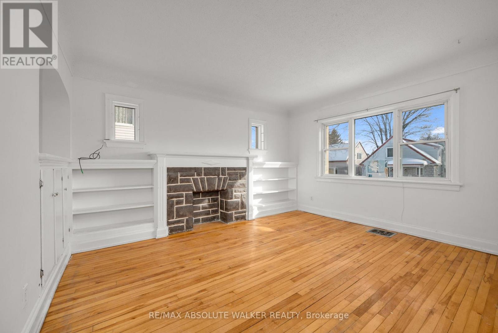 2 - 131 Dagmar Avenue, Ottawa, Ontario  K1L 5T3 - Photo 5 - X12793852