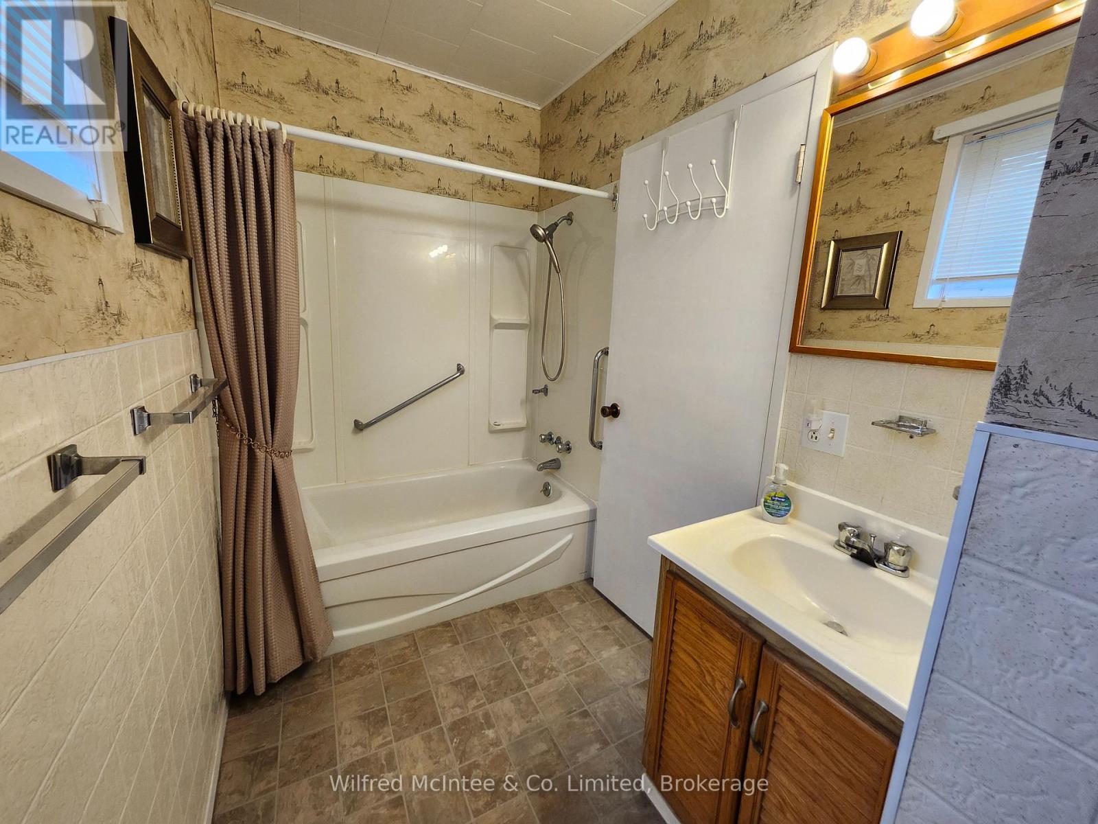 55 Albert Street, North Huron, Ontario  N0G 2W0 - Photo 12 - X13011762