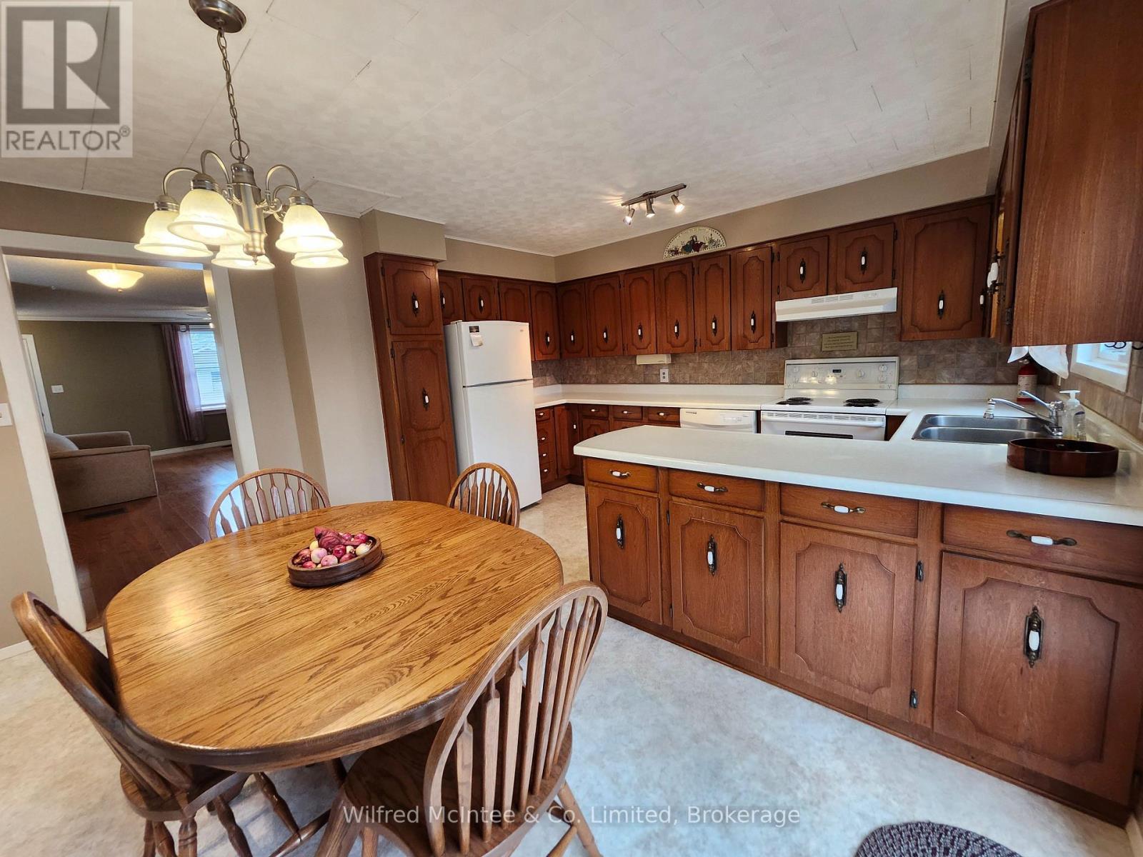 55 Albert Street, North Huron, Ontario  N0G 2W0 - Photo 6 - X13011762