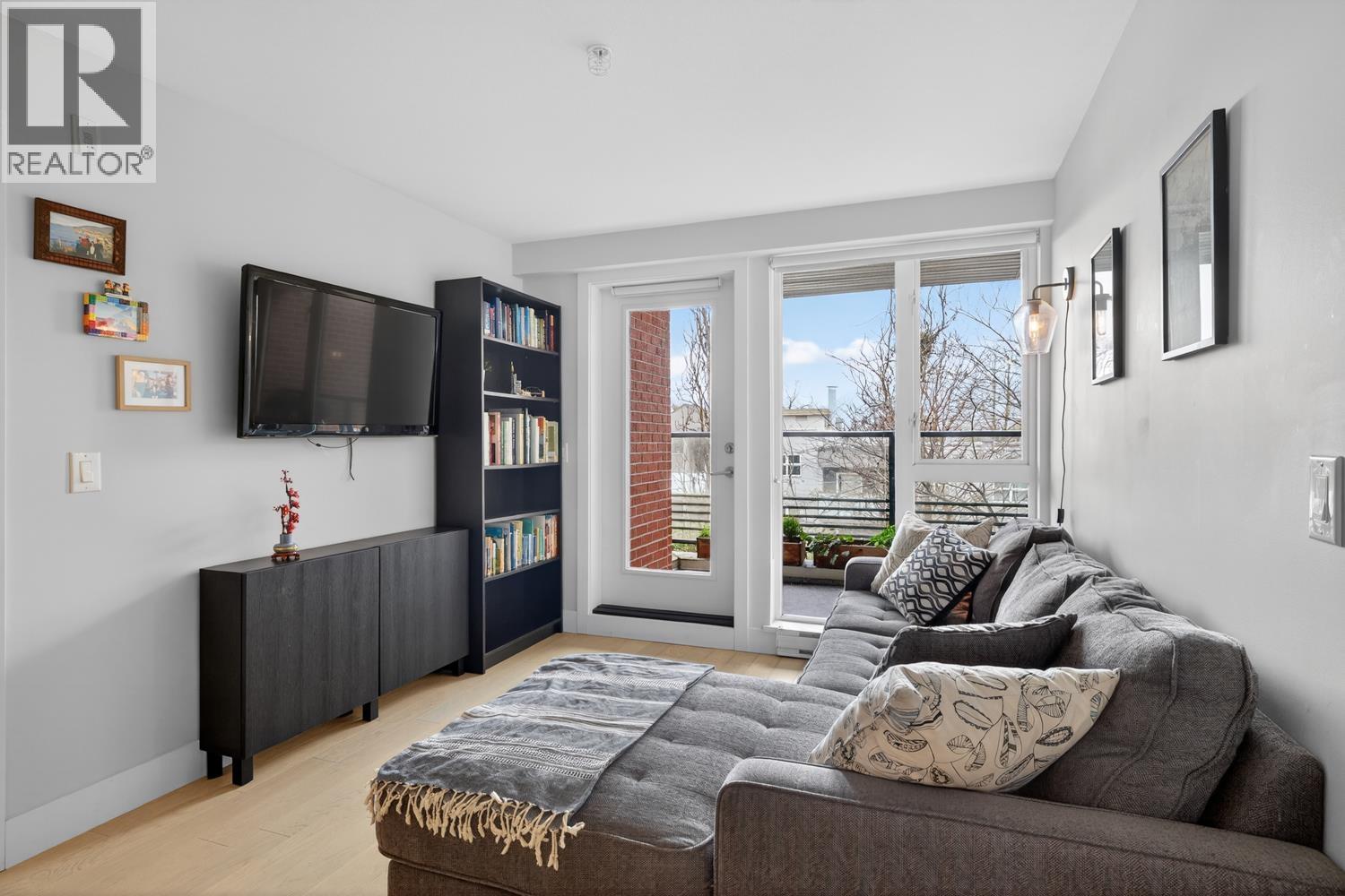 413 2477 Carolina Street, Vancouver, British Columbia  V5T 0G8 - Photo 3 - R3107009