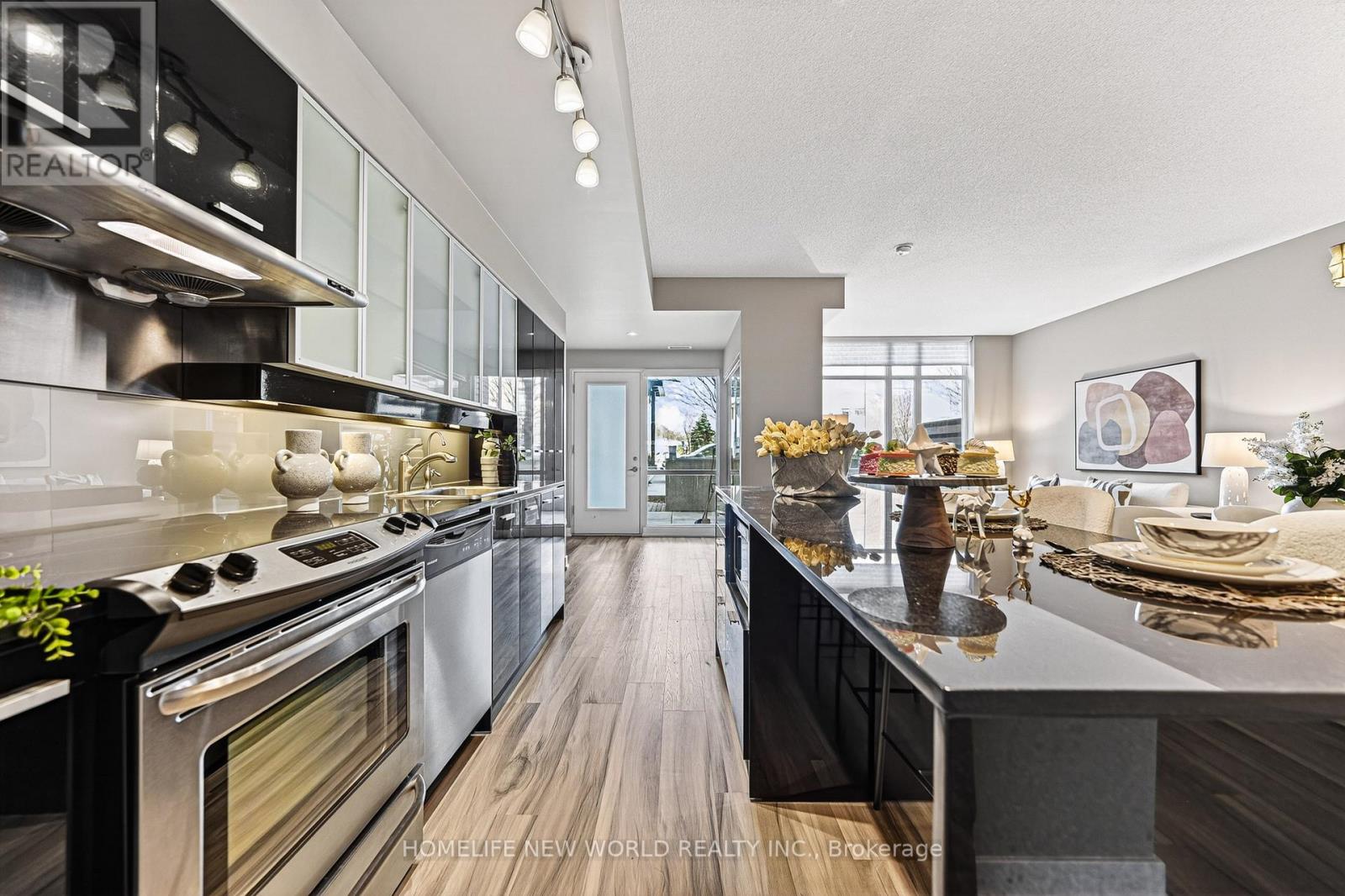 Th2 - 19 Singer Court, Toronto, Ontario  M2K 0B2 - Photo 11 - C13011972