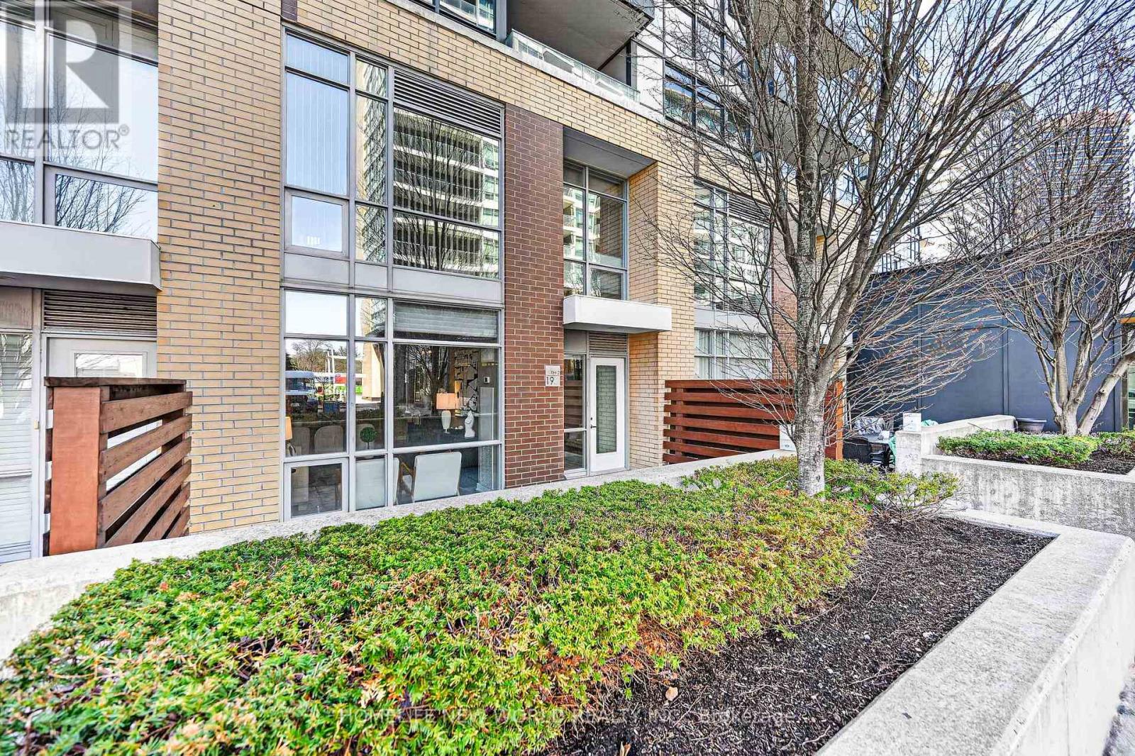 Th2 - 19 Singer Court, Toronto, Ontario  M2K 0B2 - Photo 3 - C13011972