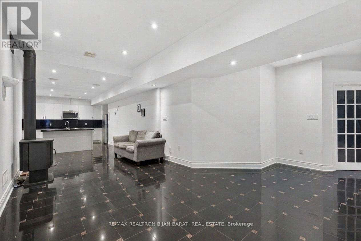 218 Hillcrest Avenue, Toronto, Ontario  M2N 3P2 - Photo 37 - C13011986