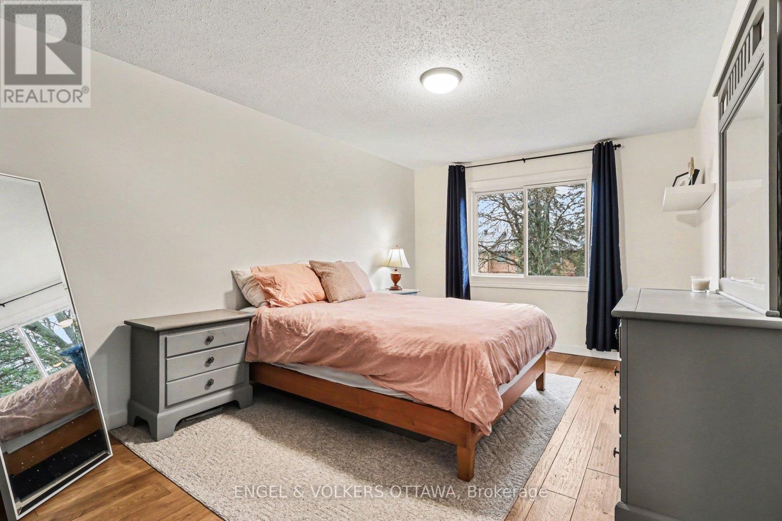 2148 Orient Park Drive, Ottawa, Ontario  K1B 4V9 - Photo 13 - X13011688