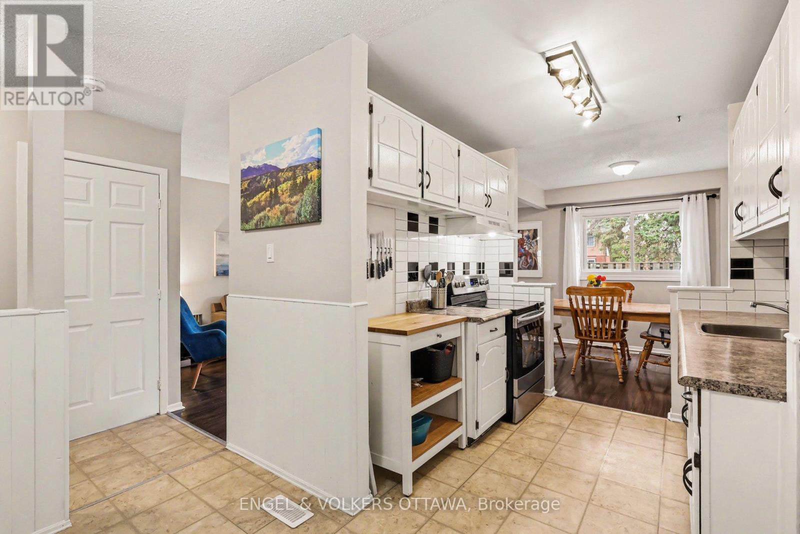 2148 Orient Park Drive, Ottawa, Ontario  K1B 4V9 - Photo 6 - X13011688