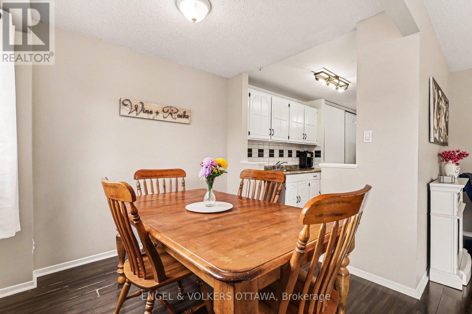 2148 Orient Park Drive, Ottawa, Ontario  K1B 4V9 - Photo 8 - X13011688