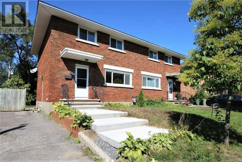 <div class="slider-price">$715,000</div><p>1779 Kerr Avenue, Ottawa, Ontario</p>
