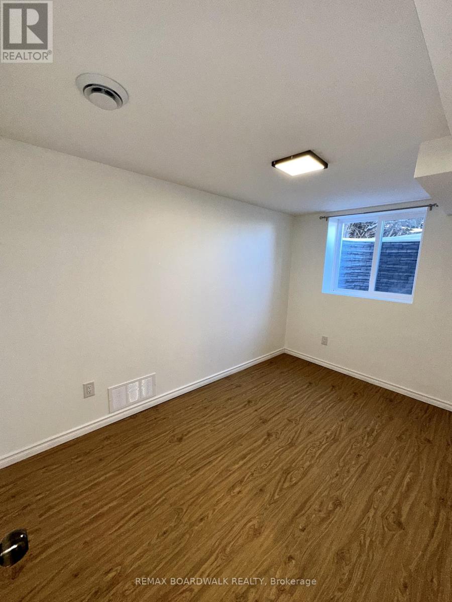 B - 300 Dalehurst Drive, Ottawa, Ontario  K2G 4E4 - Photo 11 - X13011934