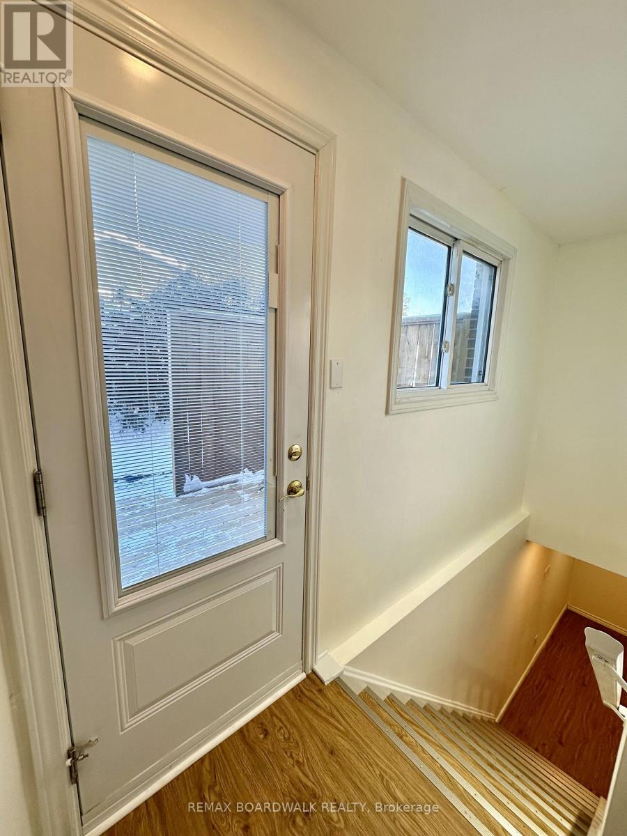 B - 300 Dalehurst Drive, Ottawa, Ontario  K2G 4E4 - Photo 3 - X13011934