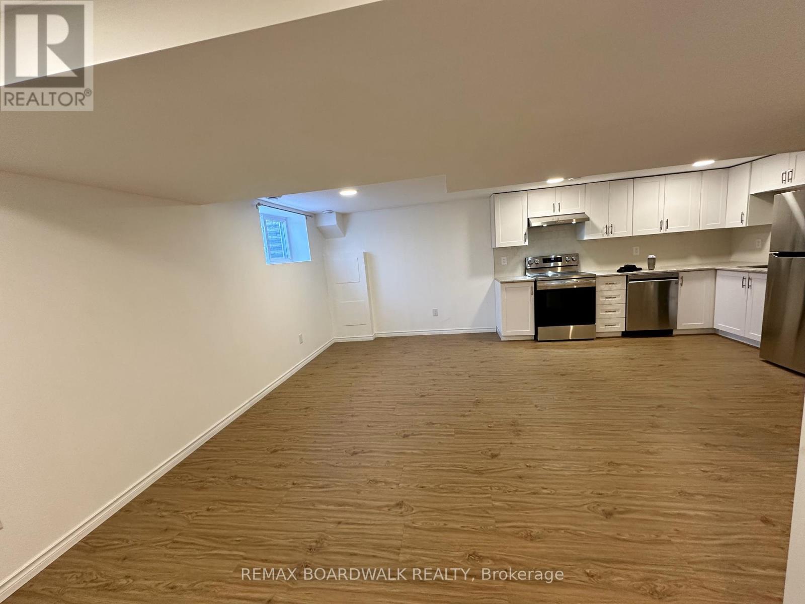 B - 300 Dalehurst Drive, Ottawa, Ontario  K2G 4E4 - Photo 5 - X13011934