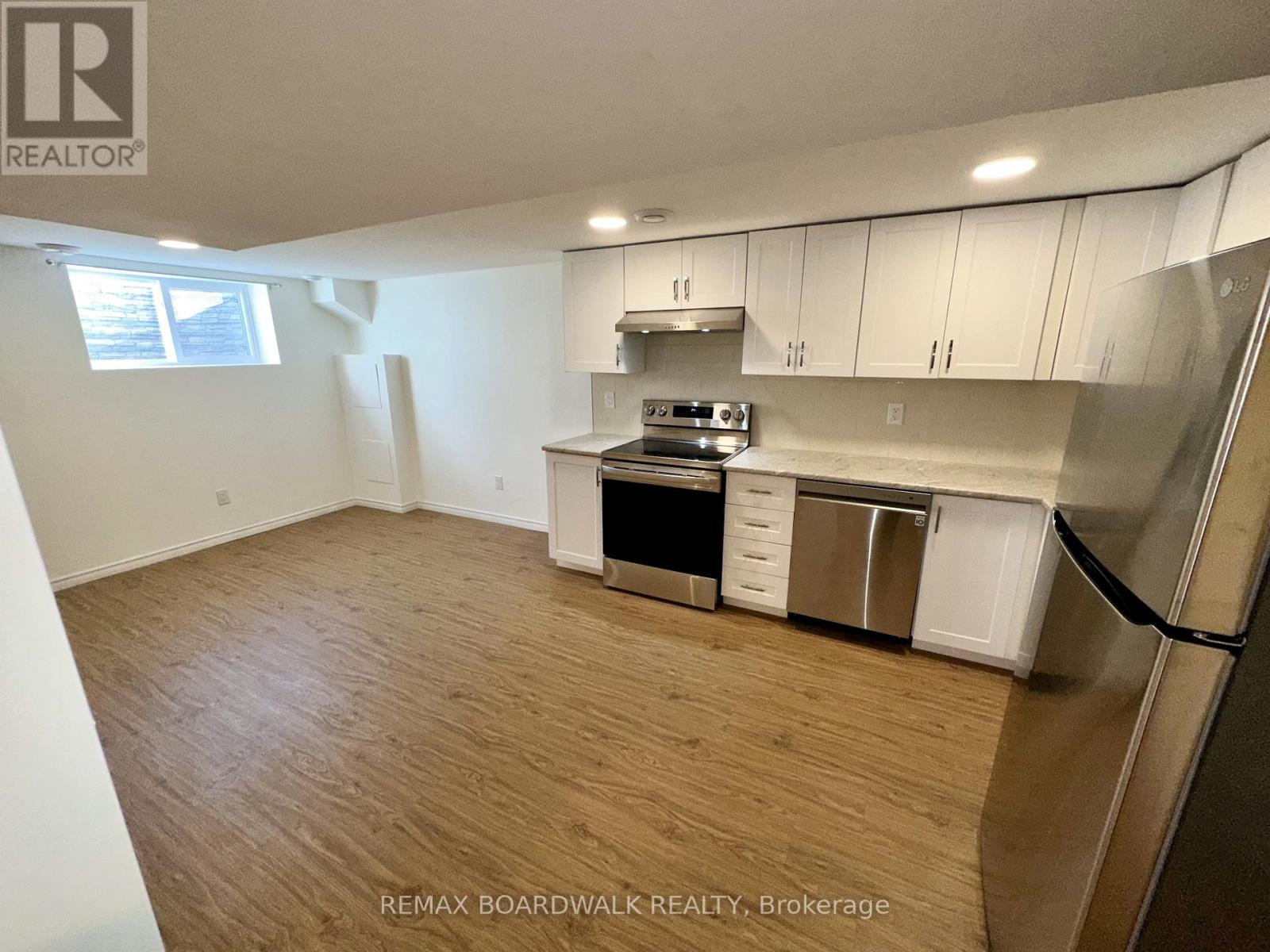 B - 300 Dalehurst Drive, Ottawa, Ontario  K2G 4E4 - Photo 6 - X13011934