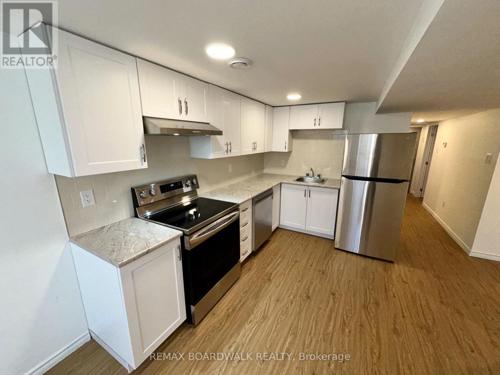 B - 300 Dalehurst Drive, Ottawa, Ontario  K2G 4E4 - Photo 7 - X13011934