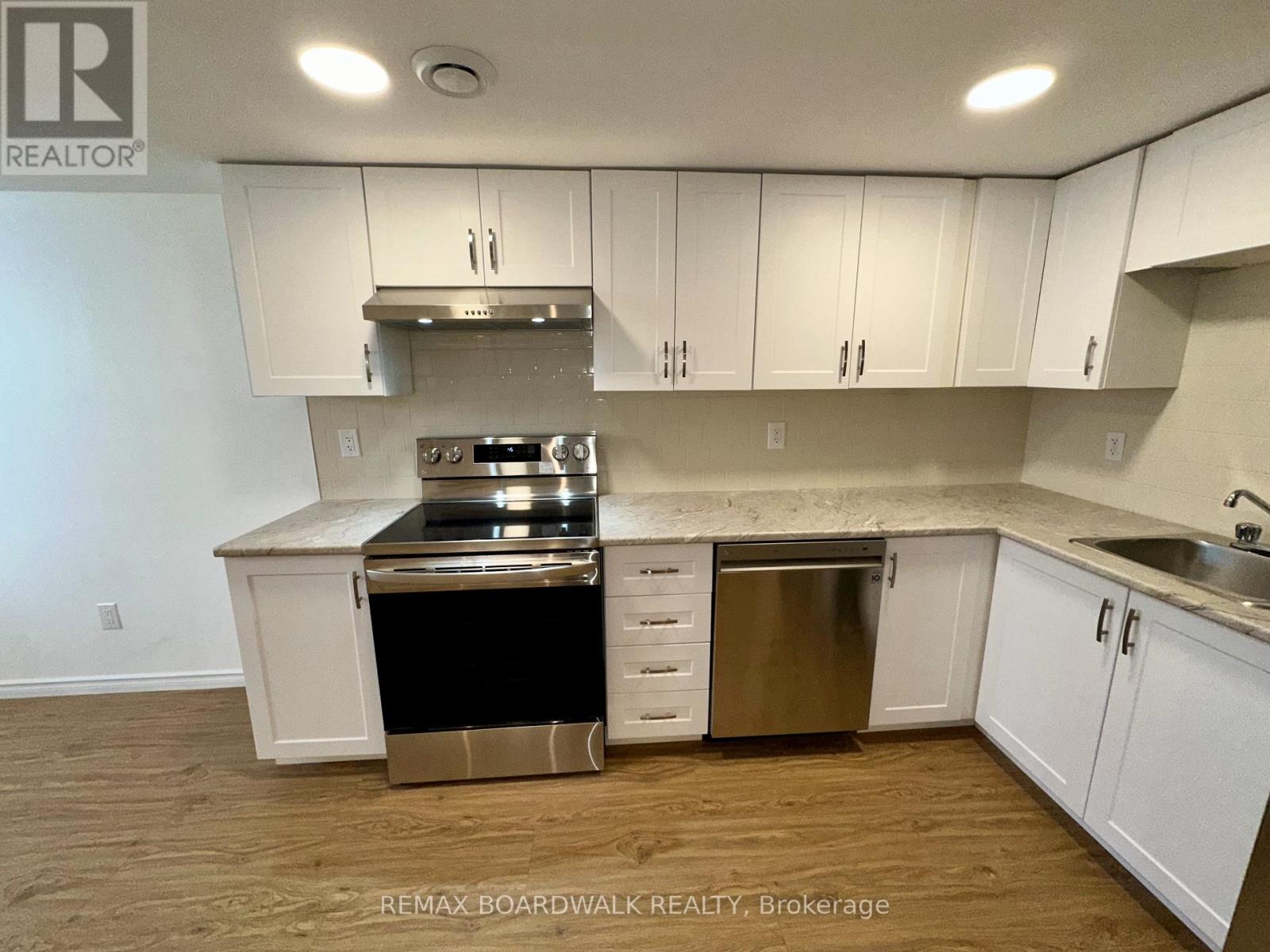 B - 300 Dalehurst Drive, Ottawa, Ontario  K2G 4E4 - Photo 8 - X13011934