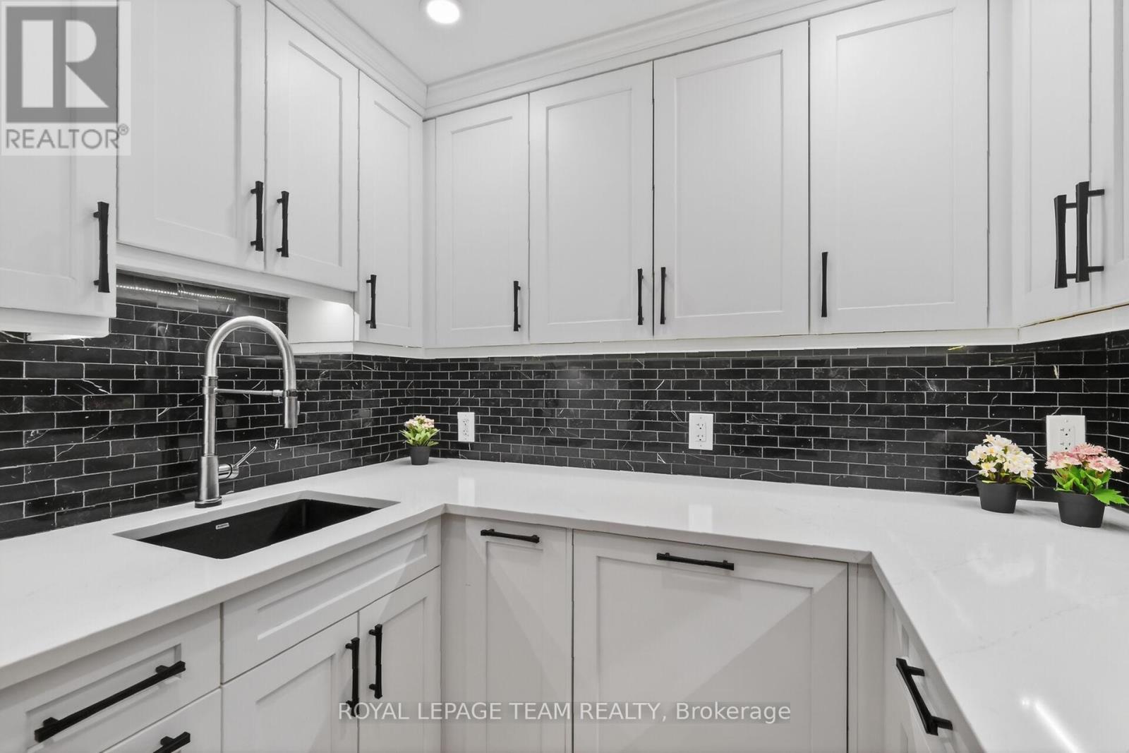 2012 - 515 St Laurent Boulevard, Ottawa, Ontario  K1L 3X5 - Photo 9 - X13011976