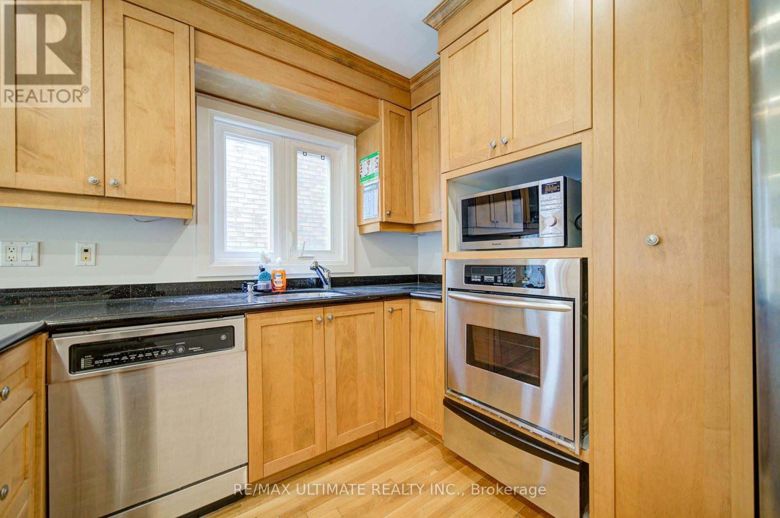 51 Epsom Avenue E, Toronto, Ontario  M4C 2A8 - Photo 12 - E13011702