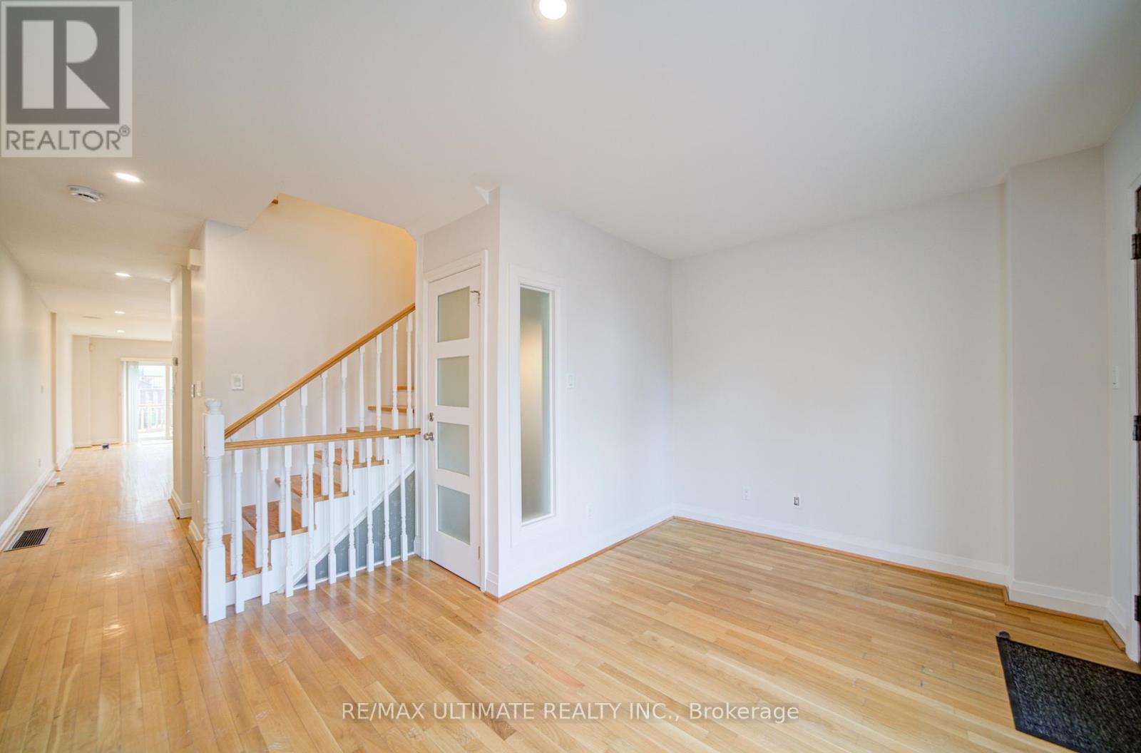 51 Epsom Avenue E, Toronto, Ontario  M4C 2A8 - Photo 4 - E13011702