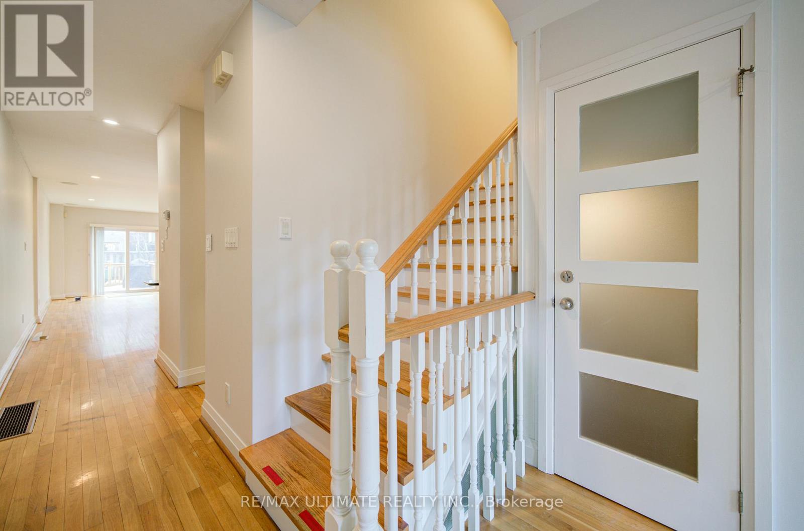 51 Epsom Avenue E, Toronto, Ontario  M4C 2A8 - Photo 5 - E13011702