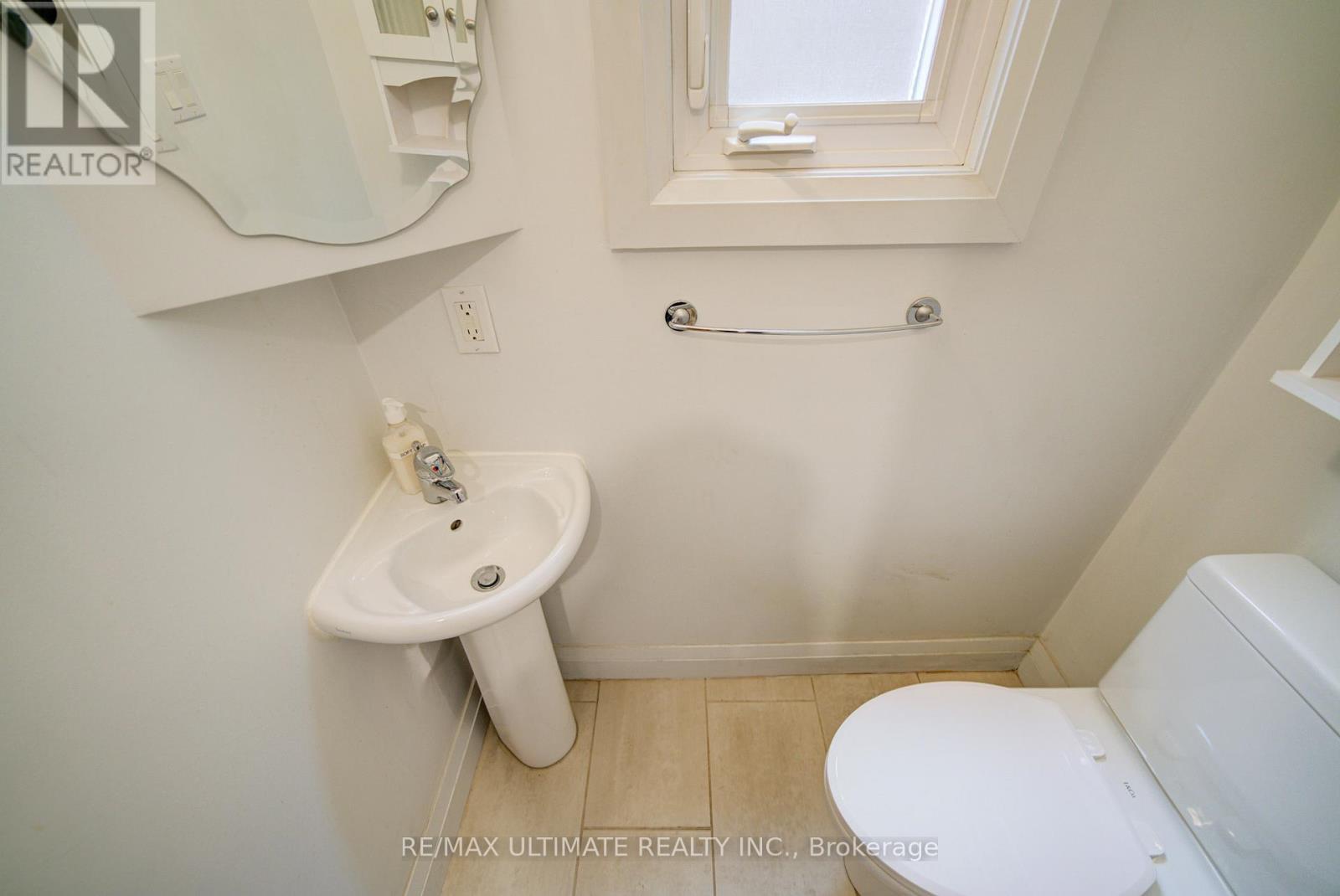 51 Epsom Avenue E, Toronto, Ontario  M4C 2A8 - Photo 8 - E13011702