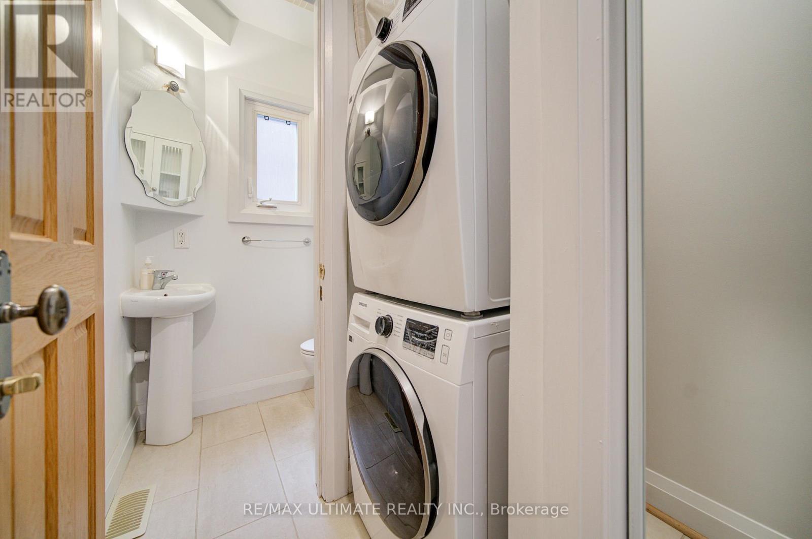 51 Epsom Avenue E, Toronto, Ontario  M4C 2A8 - Photo 9 - E13011702