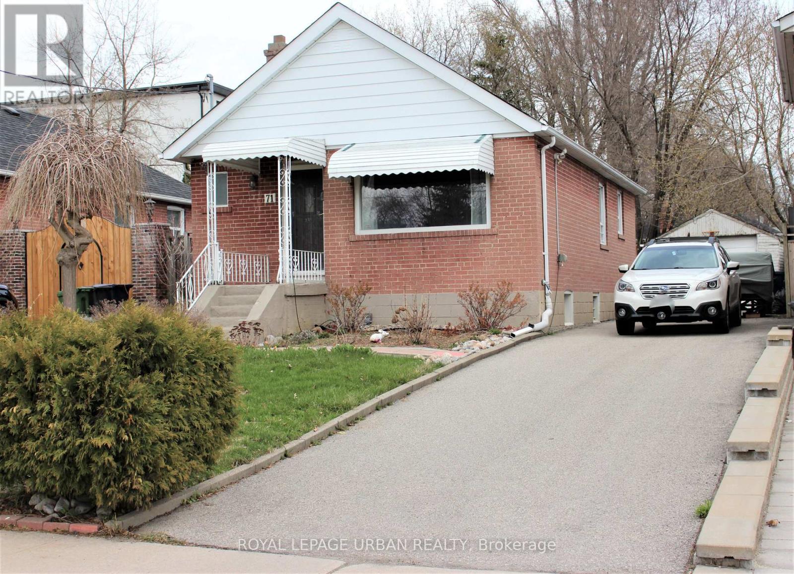 71 SQUIRES AVENUE, Toronto, Ontario