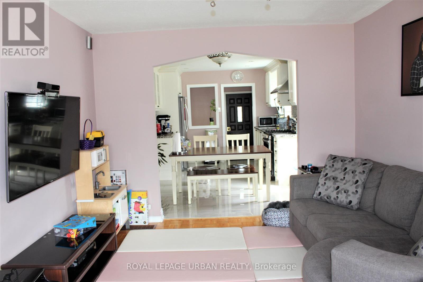 71 Squires Avenue, Toronto, Ontario  M4B 2R7 - Photo 2 - E13011798