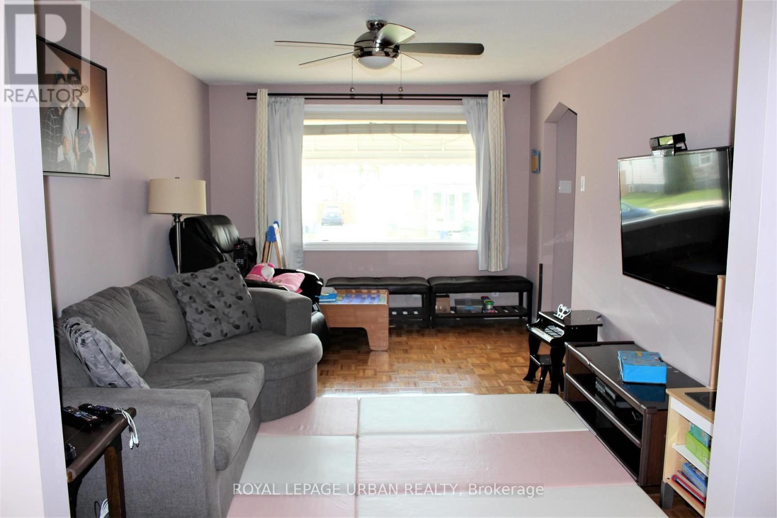 71 Squires Avenue, Toronto, Ontario  M4B 2R7 - Photo 3 - E13011798