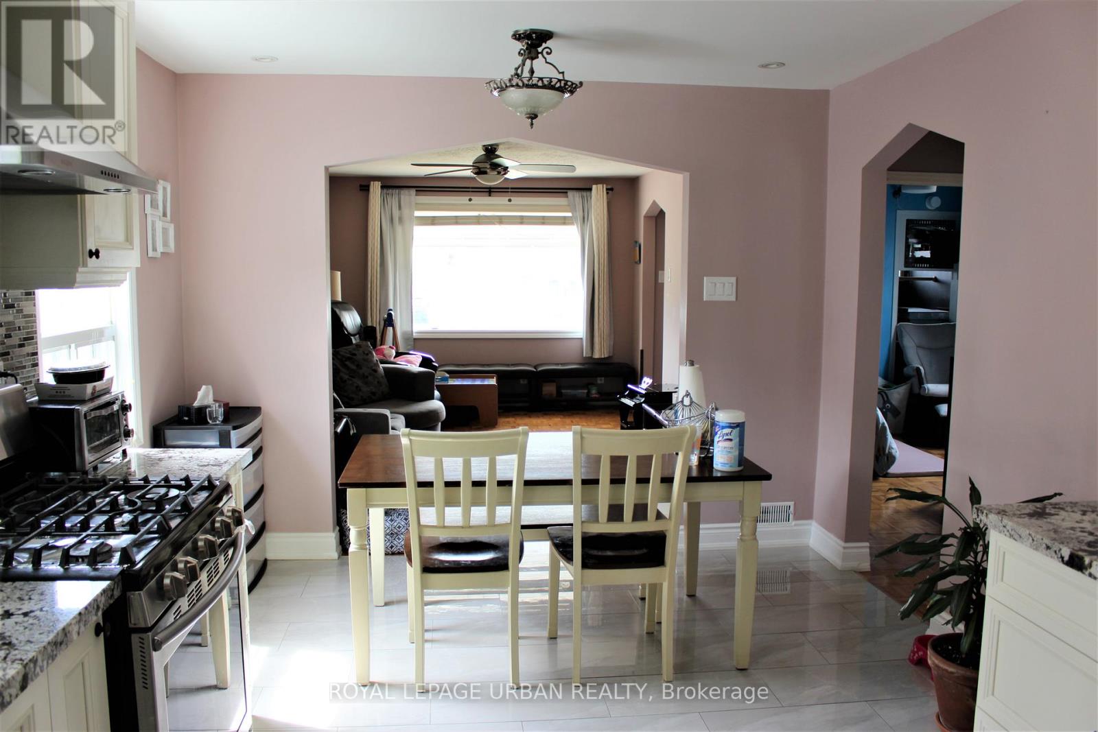 71 Squires Avenue, Toronto, Ontario  M4B 2R7 - Photo 4 - E13011798