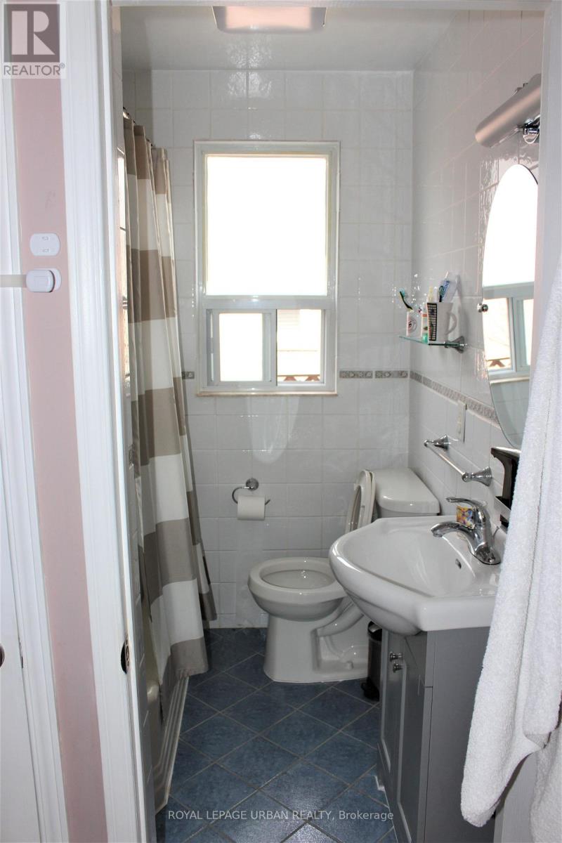 71 Squires Avenue, Toronto, Ontario  M4B 2R7 - Photo 8 - E13011798