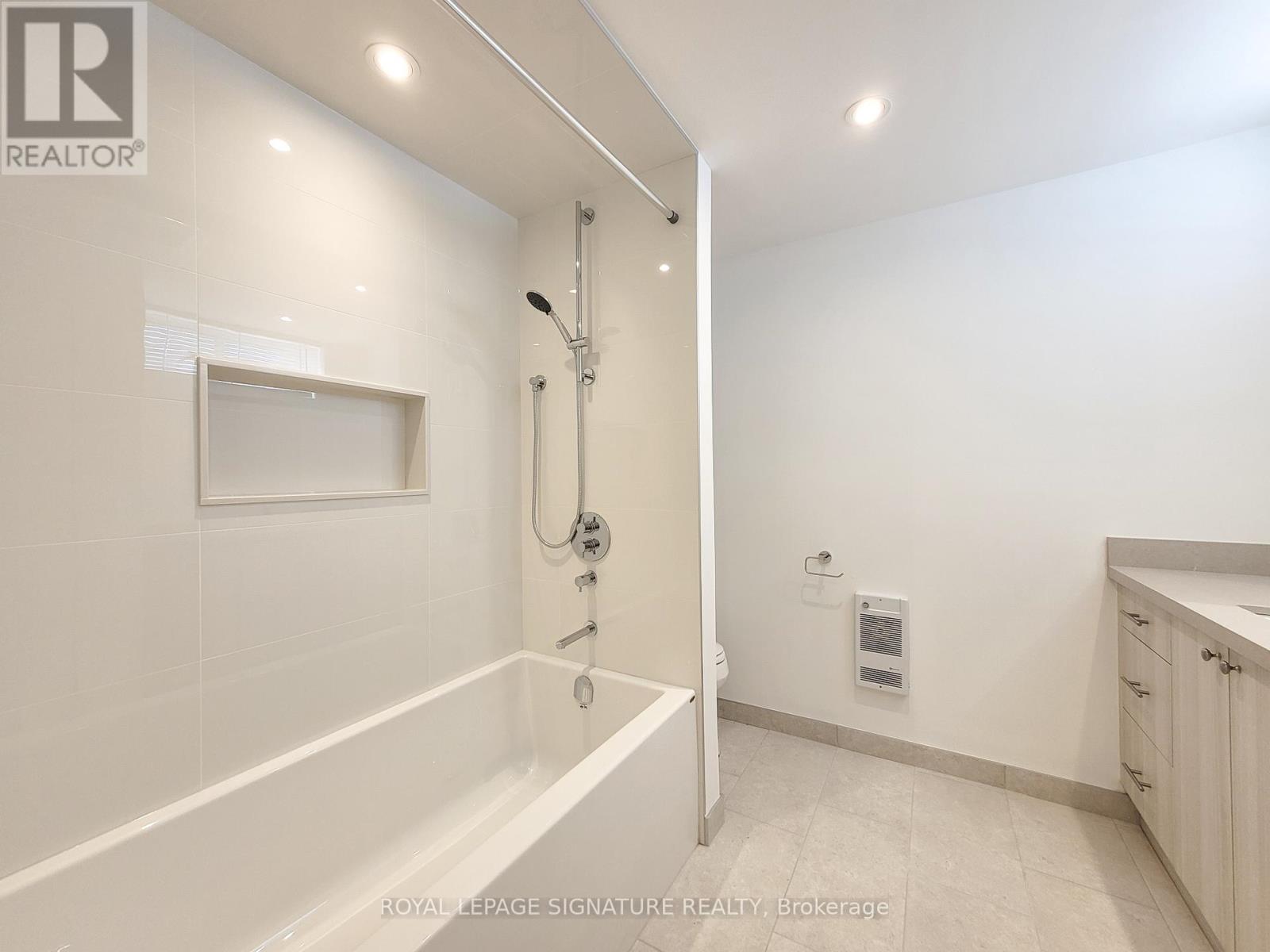 Lower - 18 Coxwell Avenue, Toronto, Ontario  M4L 3A7 - Photo 12 - E12898484