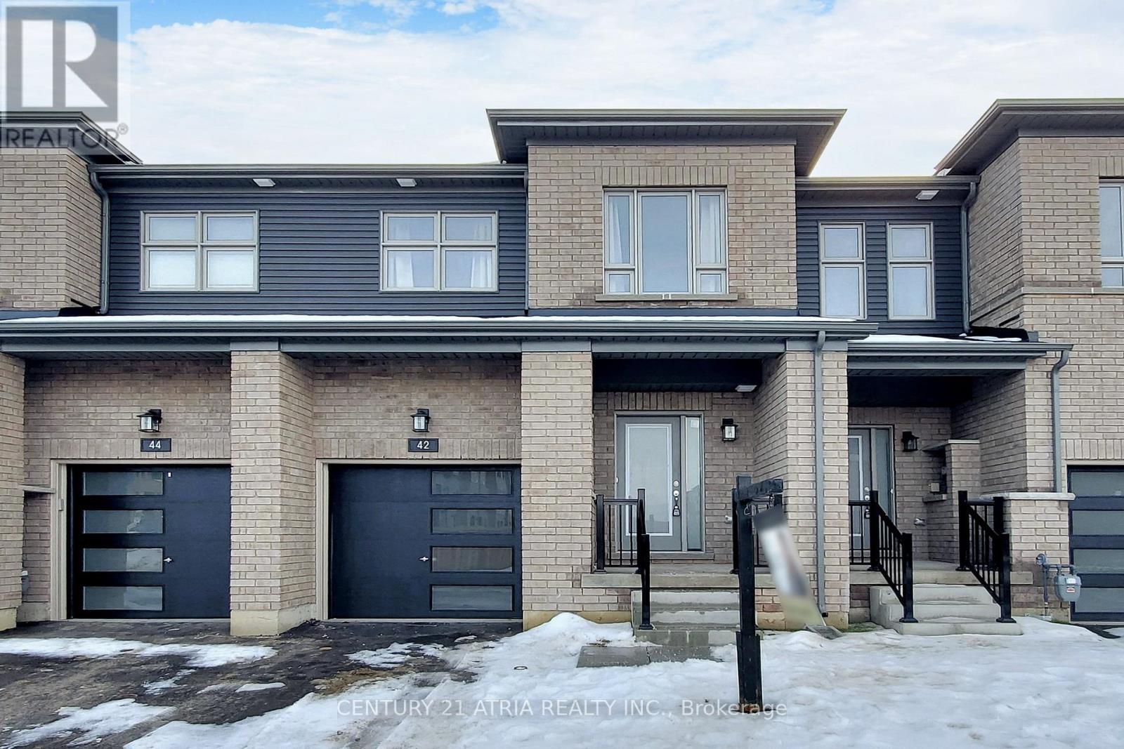 42 Westwood Avenue, Barrie, Ontario  L9J 0M6 - Photo 1 - S13011758