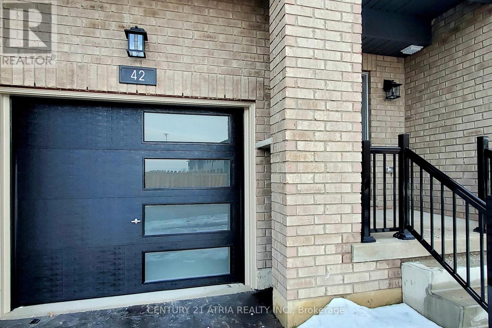 42 Westwood Avenue, Barrie, Ontario  L9J 0M6 - Photo 2 - S13011758