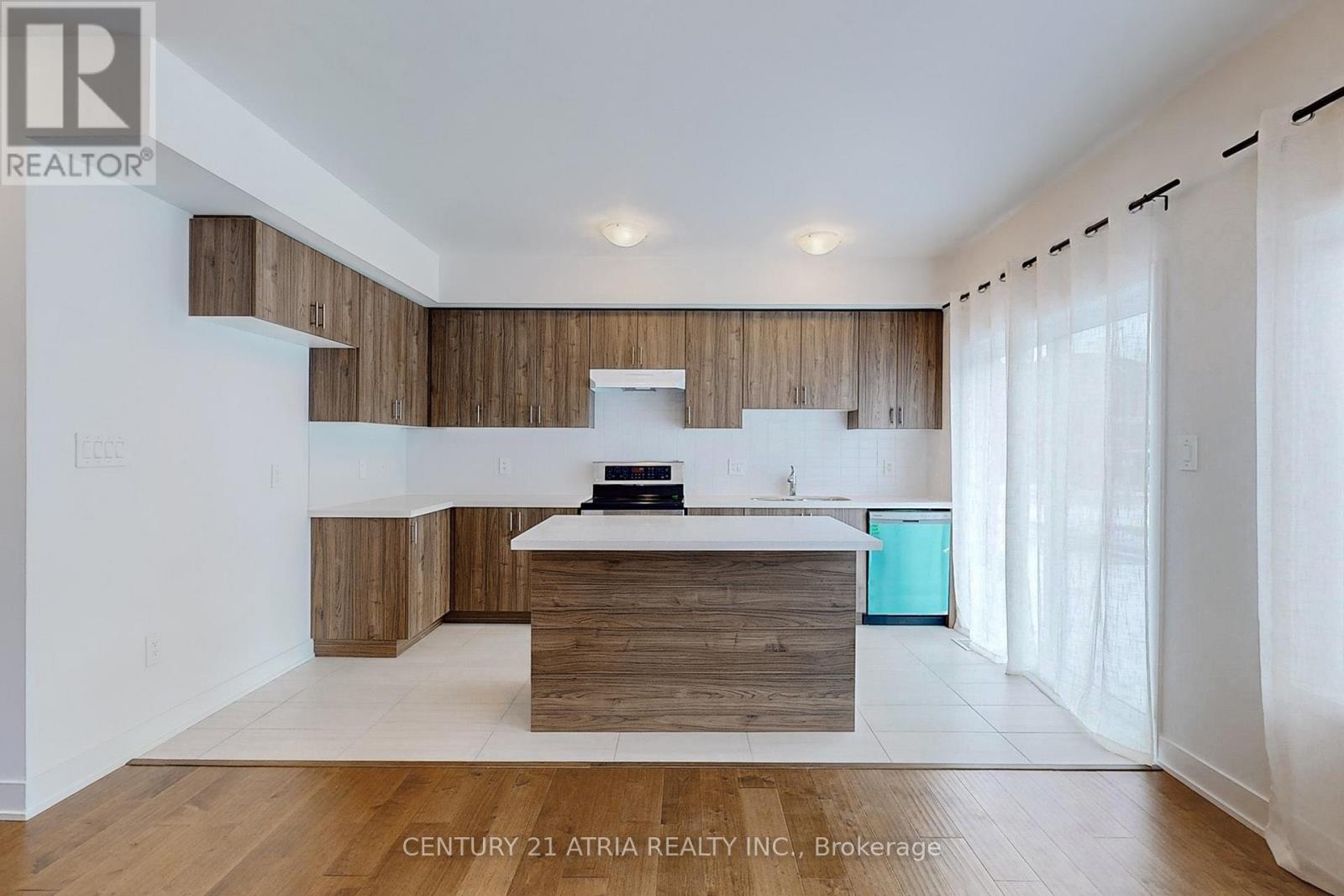 42 Westwood Avenue, Barrie, Ontario  L9J 0M6 - Photo 3 - S13011758