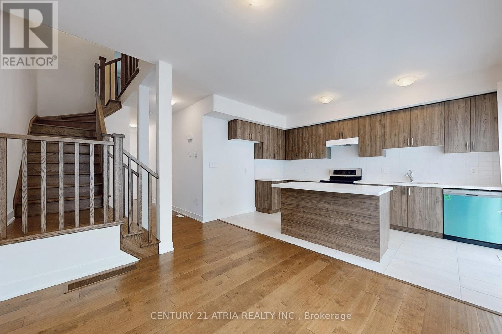 42 Westwood Avenue, Barrie, Ontario  L9J 0M6 - Photo 4 - S13011758